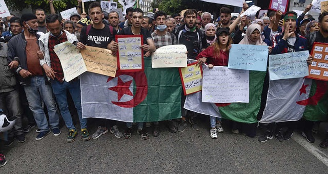 الجزائر.. مطالبات بالتحقيق حول تعرض نشطاء الحراك للاعتداء الجنسي والجسدي