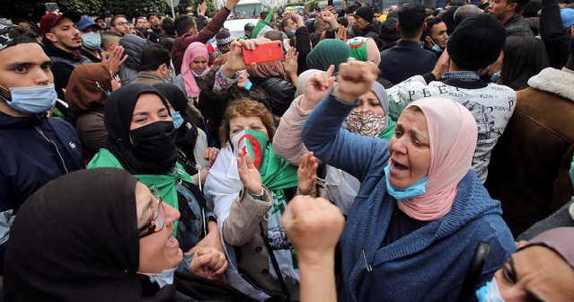 الجزائر.. الحراك يرفض 
