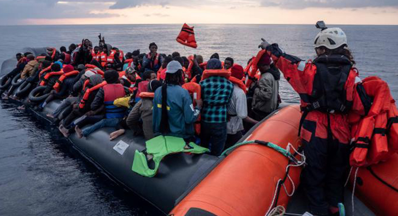 انقلاب قارب مهاجرين قبالة الجزائر وانتشال 6 جثث
