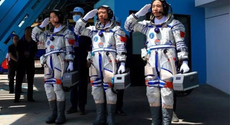 حملة صينية لتجنيد الشباب وإرسالهم إلى الفضاء