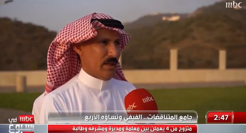 سعودي يجمع زوجاته الـ 4 في مدرسة واحدة: “مديرة ومعلمة وموجهة وطالبة”! (فيديو)