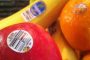 سر الملصقات على الفاكهة والخضروات.. قد تشكل ضررا على الصحة