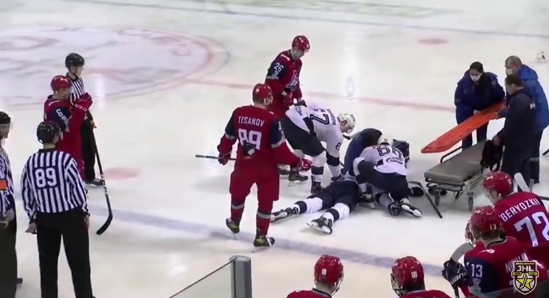 قرص هوكي يقتل لاعبا روسيا (فيديو)