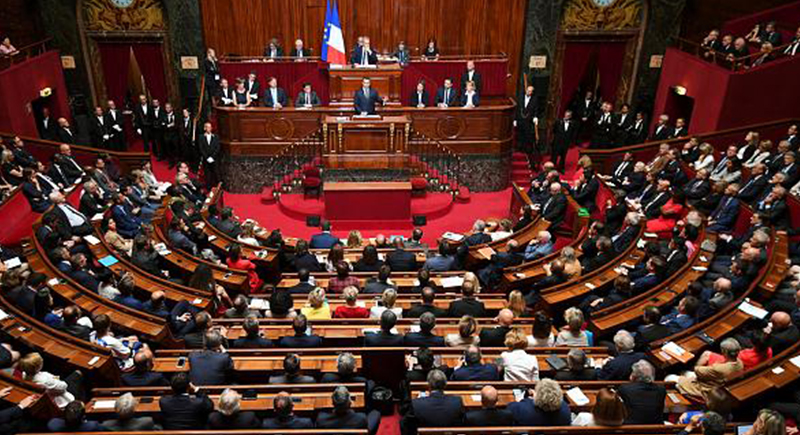 مجلس الشيوخ الفرنسي يوافق على مقترح حظر الصلاة في الجامعات