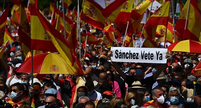 إسبانيا على صفيح ساخن.. احتجاجات عارمة على خطط الحكومة العفو عن زعماء كتالونيا