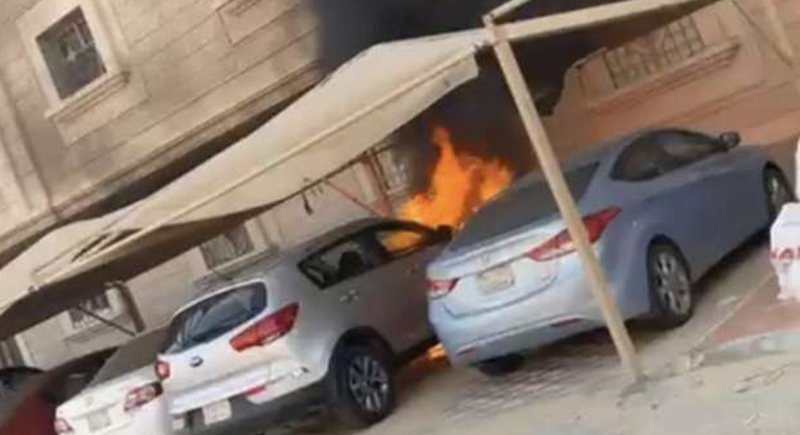 سعودي يسحب سيارة مشتعلة لينقذ العشرات من انفجار هائل في اللحظات الأخيرة (فيديو)