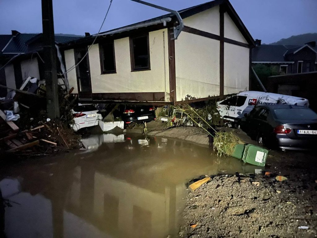 مغاربة لييج البلجيكية يتنفسون الصعداء وتحليلات تربط الفيضانات بخطأ بشري