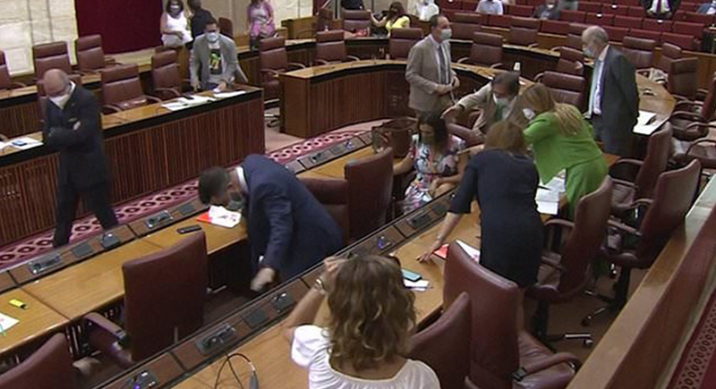 فأر يحدث فوضى داخل برلمان إقليم الأندلس (فيديو)