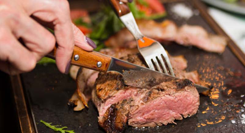 ماهي فوائد وأضرار كثرة أكل اللحوم خلال عيد الأضحى؟