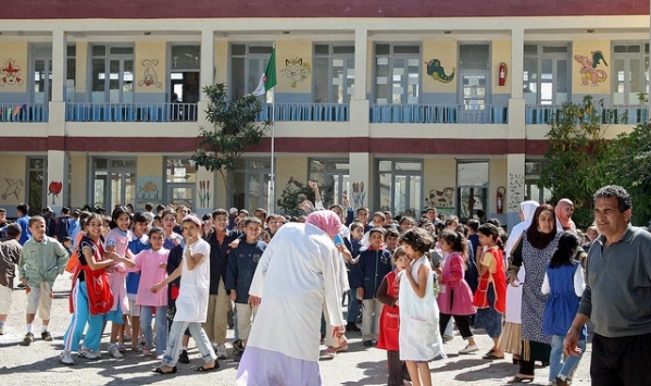 الجزائر تؤجل الدخول المدرسي بسبب موجة الحرائق وارتفاع إصابات كورونا