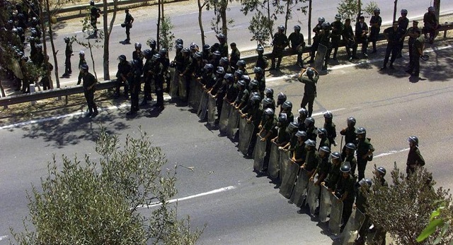 النظام الجزائري يستبق الذكرى الثالثة للحراك باعتقال النشطاء وتشديد الحصار على العاصمة