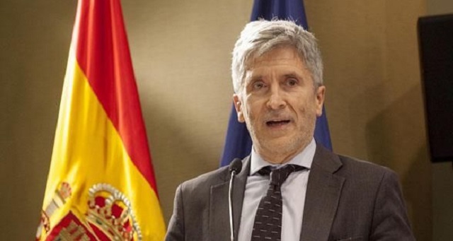 وزير داخلية إسبانيا.. 