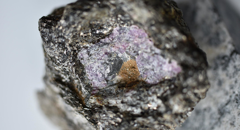 اكتشاف أقدم ياقوتة على الأرض: عمرها 2.5 مليار سنة وبها آثار مدهشة