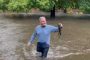 فيديو: إنقاذ قط من الغرق.. كادت أن تسحبه مياه الفيضانات