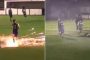 لاعب كرة قدم يتعرض لهجوم بألعاب نارية في الملعب (فيديو)