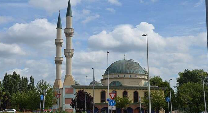 هولندا: البلديات تستهدف المساجد بعملية تجسس