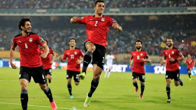 مصر تهزم الأسود بهدفين وتتأهل لنصف نهائي 