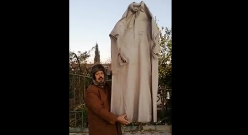 مزارع سعودي يرصد لحظة تجمد ملابسه من شدة برودة الطقس (فيديو)