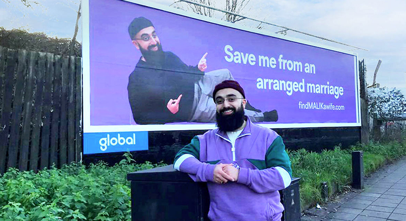 في طريقة مبتكرة.. بريطاني مسلم يطلق حملة إعلانية للبحث عن زوجة 