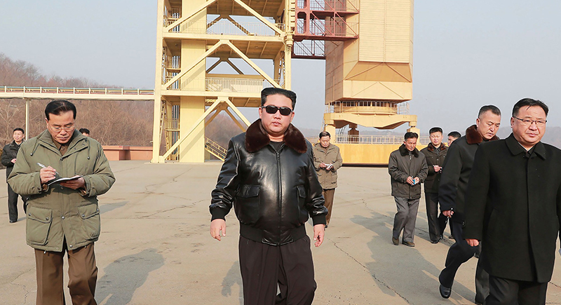 زعيم كوريا الشمالية يزور موقع إطلاق الصواريخ العابرة للقارات ويصدر أوامره