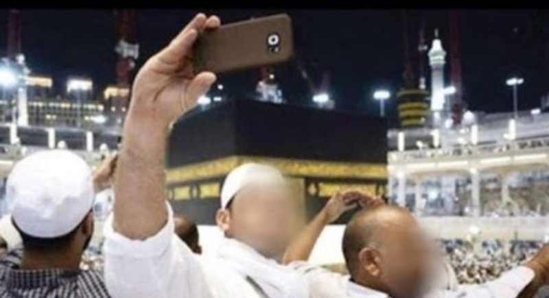 وزارة الحج والعمرة السعودية حول كثرة التقاط الصور: ''تفرّغوا للعبادة في أطهر بقاع العالم''