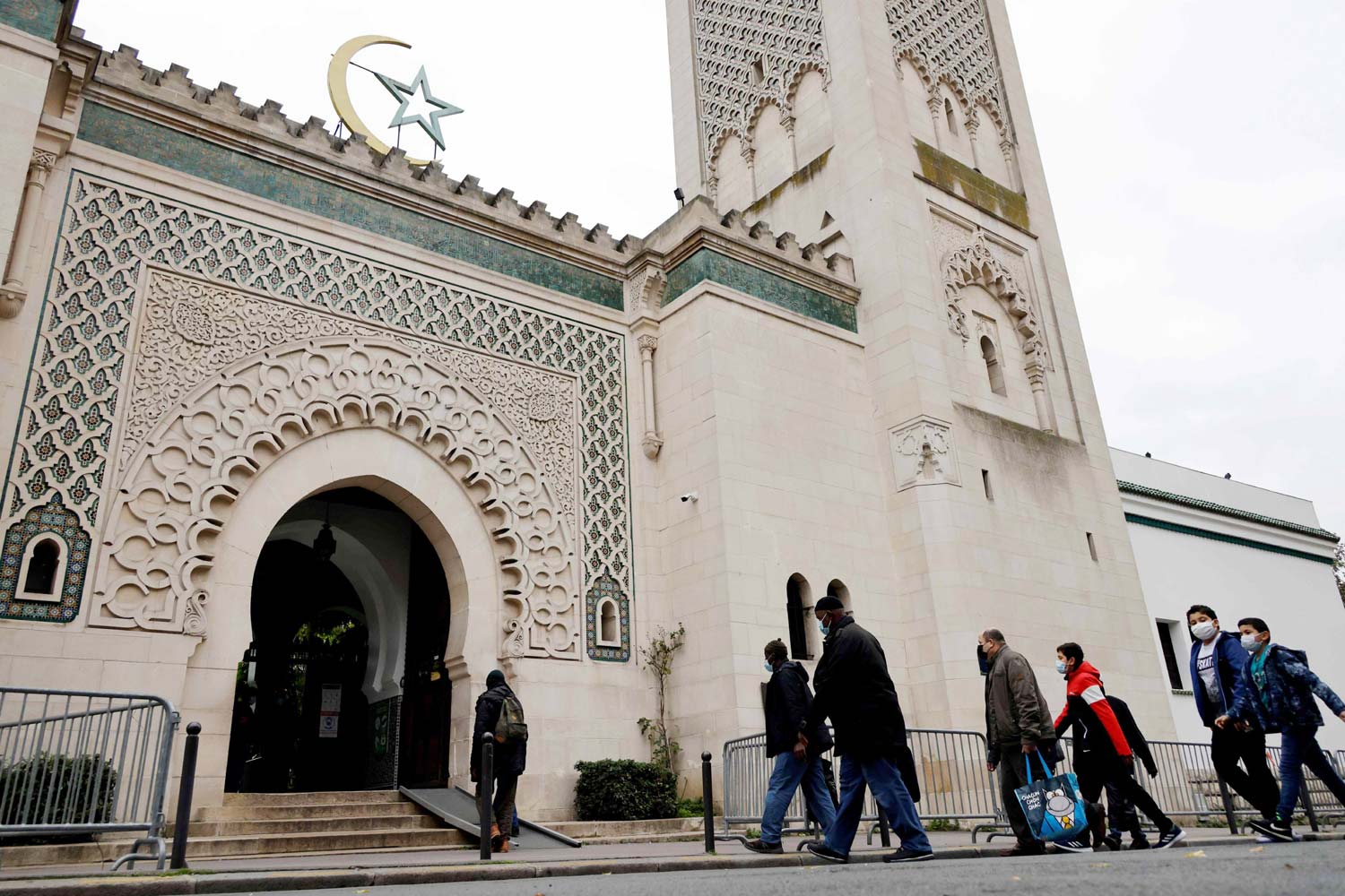 عندما يمول النظام العسكري الجزائري بسخاء مسجد باريس لأغراض سياسية!