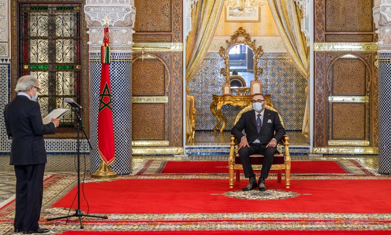 الملك يستقبل والي بنك المغرب