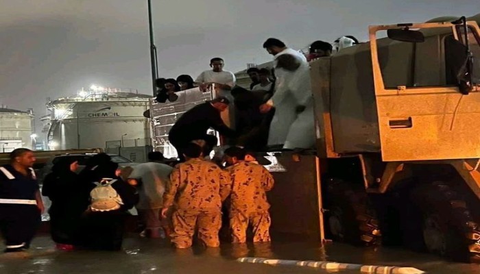 ''سيول الفجيرة'' تستنفر الإمارات وجهود مكثفة لإنقاذ المحاصرين