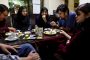 اغلاق ثلاثة مقاهٍ في إيران لاستقبالها نساء غير محجبات