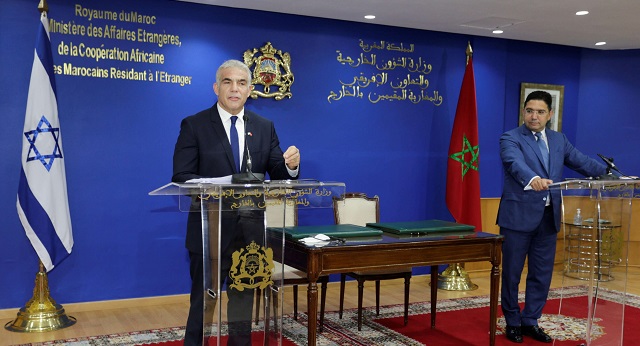 إعلام إسرائيلي.. لابيد يعتزم زيارة المغرب ويستعد لعقد قمة مع دول عربية