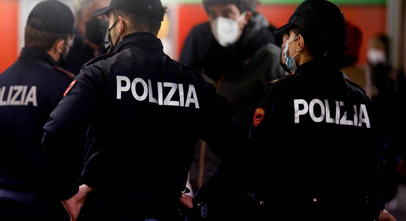 الشرطة الإيطالية تحرر امرأة سجنها أقاربها لمدة 22 عاماً