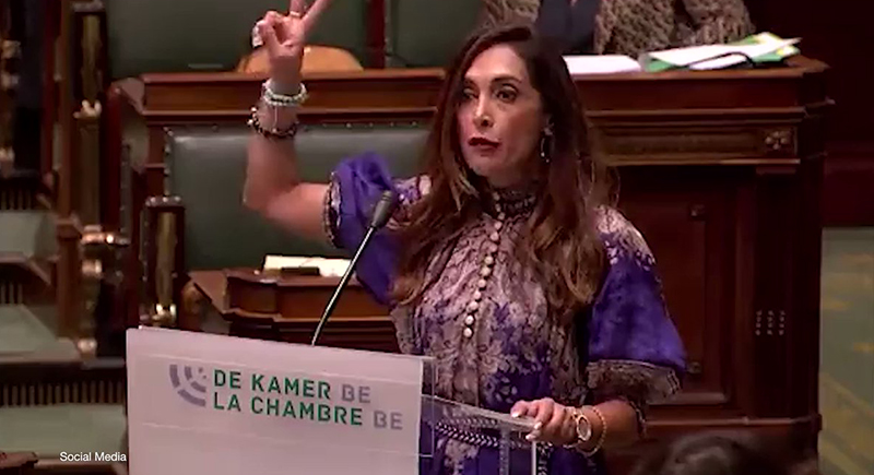 وزيرة الخارجية البلجيكية تقص شعرها خلال جلسة للنواب دعماً للمرأة الإيرانية (فيديو)