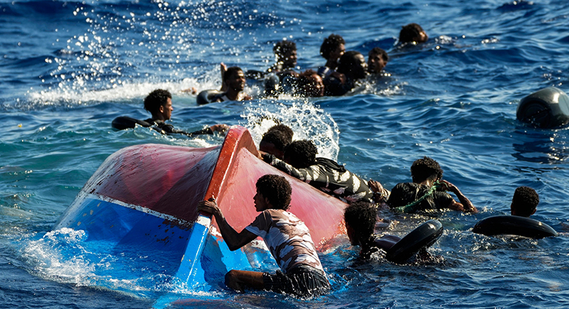 مصرع 5 مهاجرين وفقدان 28 بعد غرق قاربهم بسواحل تونس