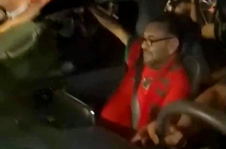 بالفيديو.. الملك محمد السادس ينزل إلى الشارع ويشارك المغاربة فرحة التأهل