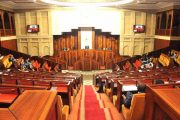 لجنة برلمانية تنظر في تعديلات بشأن رخص تغيب الموظفين