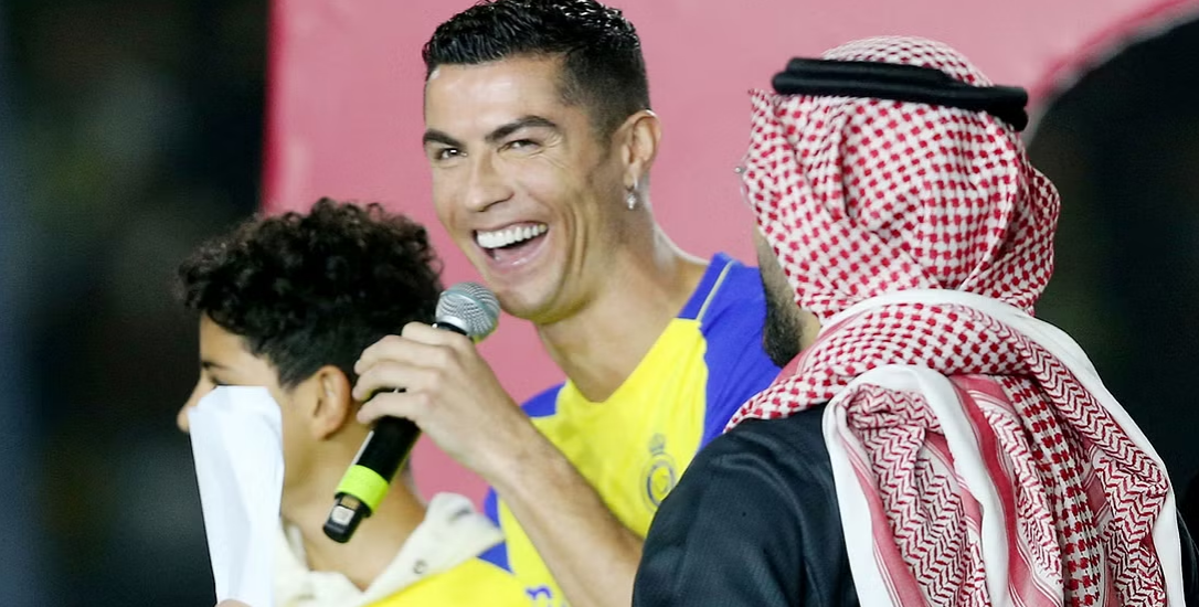 في حفل كبير.. النصر السعودي يقدم رونالدو (فيديو)