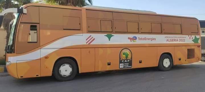فضيحة.. الجزائر تخصص حافلات مهترئة لمنتخبات 
