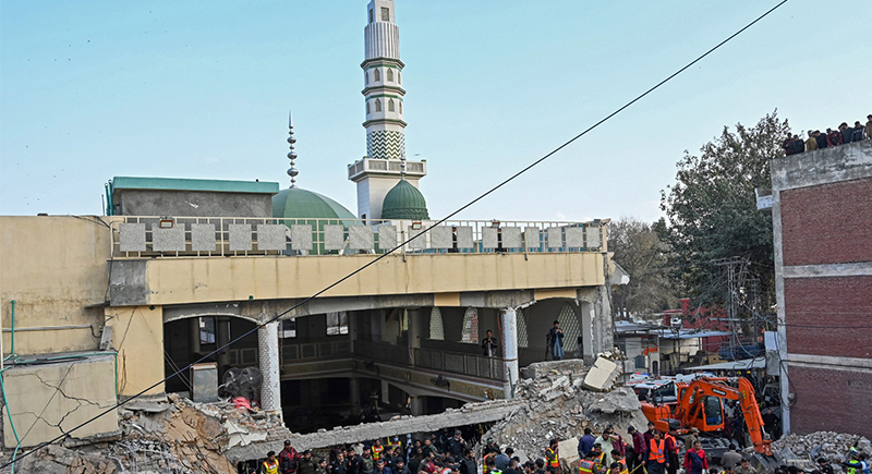 400 شخص كانوا يصلون في ذلك الوقت.. ارتفاع حصيلة قتلى التفجير الانتحاري في مسجد بباكستان الى 93 شخصاً