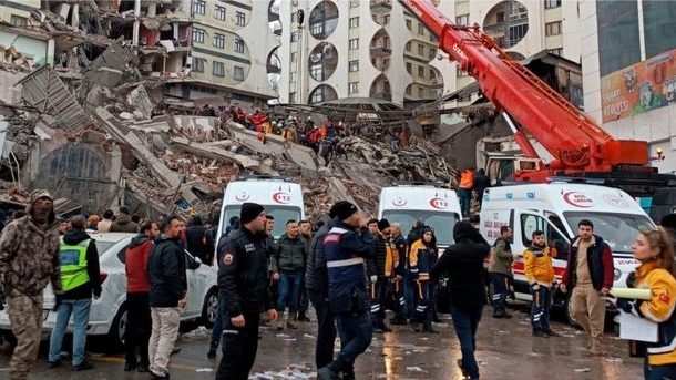 زلزال تركيا وسوريا.. عمليات الإنقاذ تدخل مرحلة حاسمة وعدد الضحايا مرشح للارتفاع