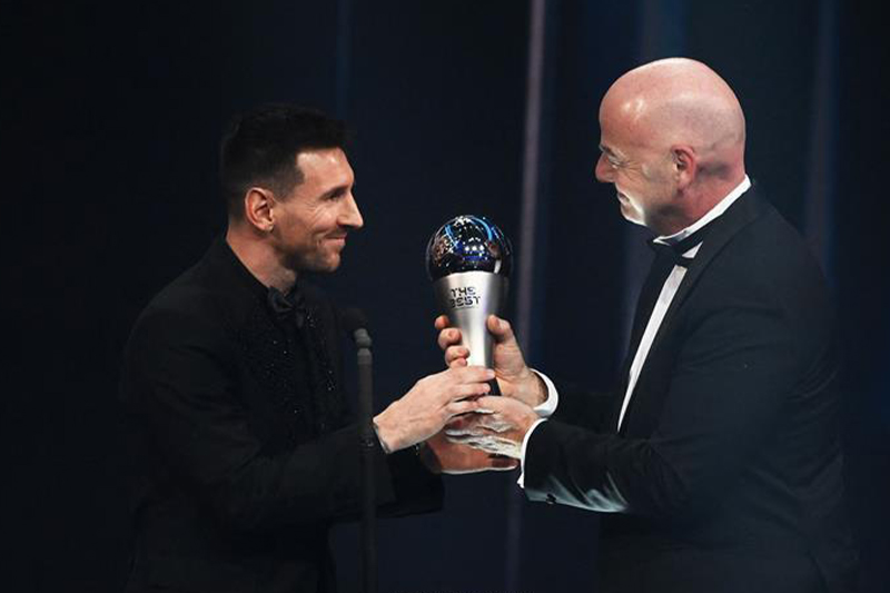 ميسي يفوز بجائزة أفضل لاعب في العالم لعام 2022