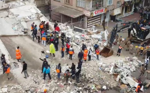 روائح الموت وهلع الهزات.. مغاربة تركيا يحكون لمشاهد 24 قصص الزلزال المدمر