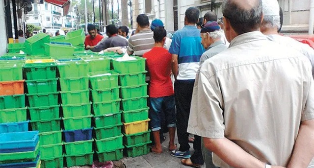 الجزائريون يستعدون لرمضان وسط هاجس عودة الطوابير للحصول على الحليب