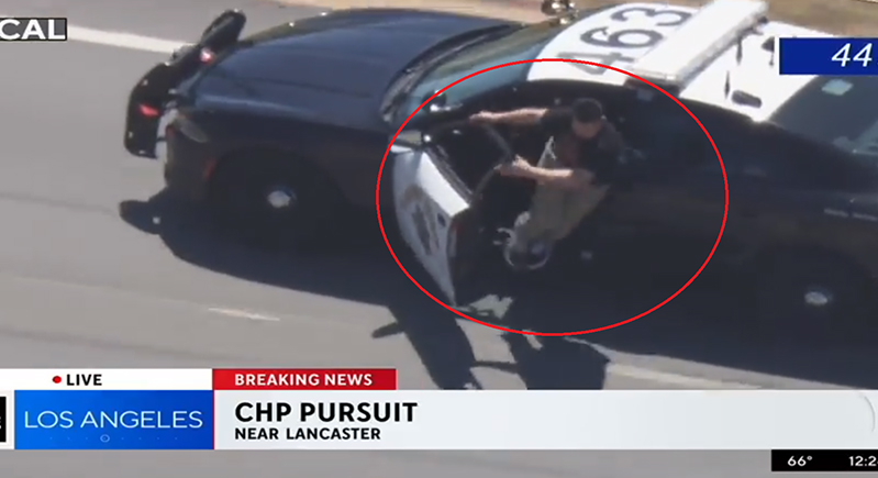 رجل سرق سيارة شرطة لتقليد مشهد سينمائي.. فلقي مصرعه (فيديو)