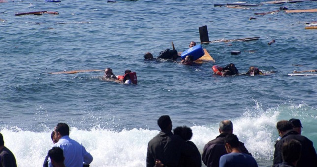 انطلق من الجزائر.. غرق قارب يحمل مهاجرين معظمهم سوريين