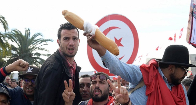 وسط ضغوط الديون.. تونس مهددة بالإفلاس