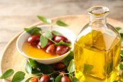 فوائد زيت الجوجوبا على البشرة