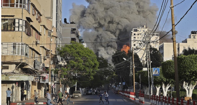 غزة.. تحذيرات من اجتياح رفح ومستوطنون يقتحمون مدنا بالضفة