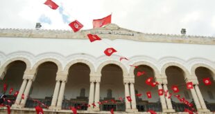 بسبب تعليقات إذاعية سياسية.. القضاء التونسي يأمر بسجن صحافيين