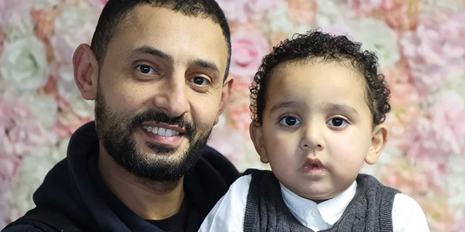 رضيع يفقد لسانه ويتعرض لحروق بعد ابتلاع مادة كاوية ظنّها حليباً