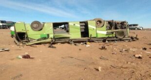 “رحلات الموت” تتوالى بالجزائر.. انقلاب حافلة يخلف قتلى ومصابين